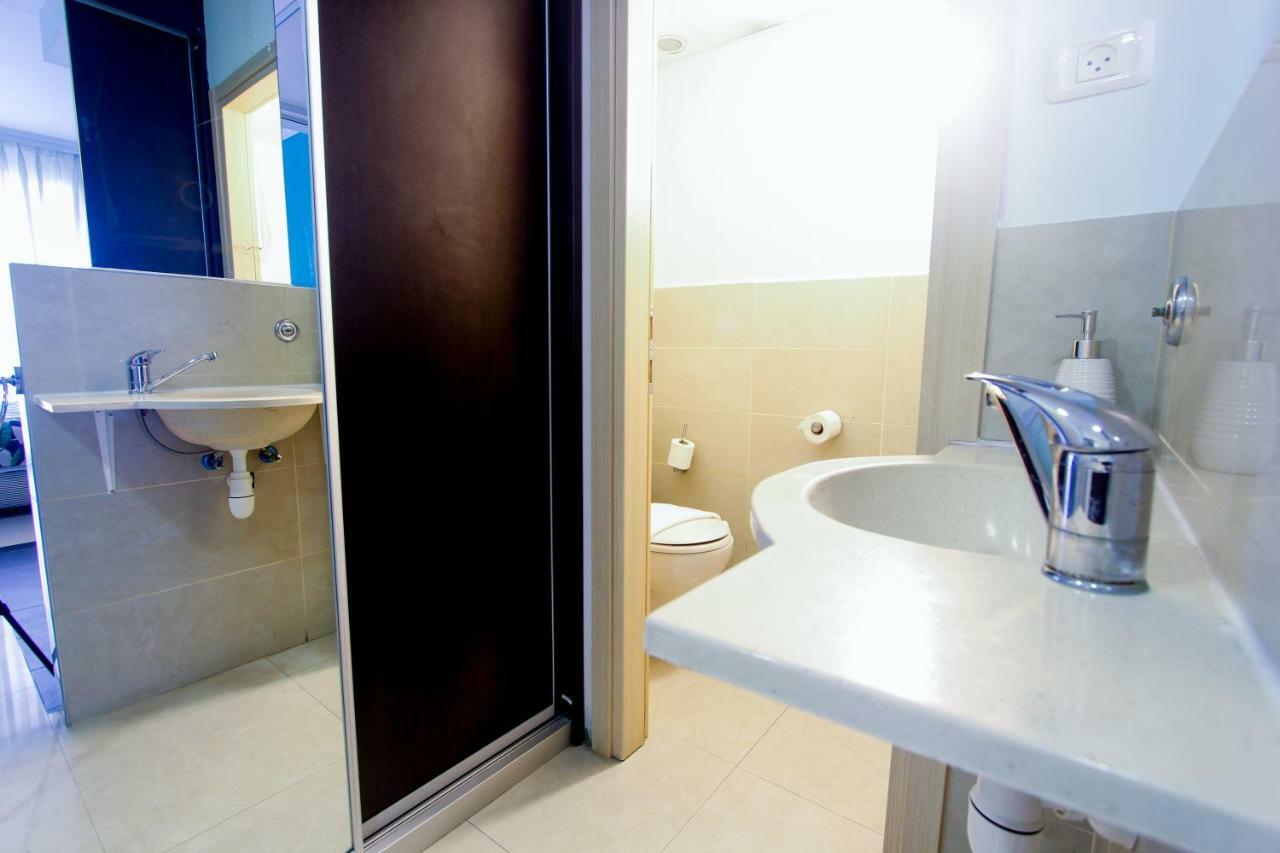 Olive Baywatch Hotel Tel Aviv Exterior photo